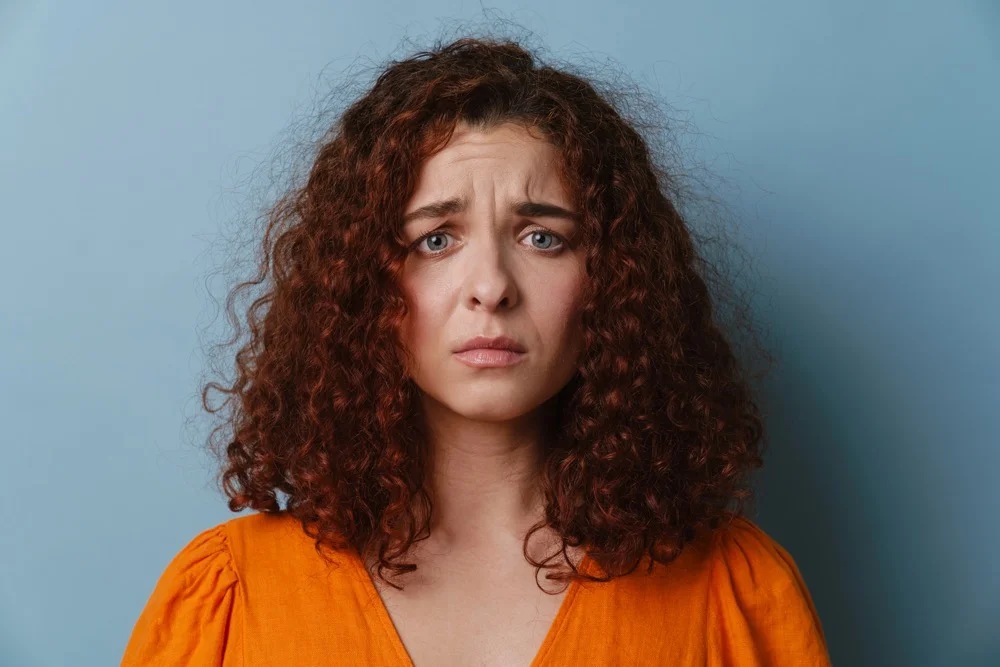 woman with frizzy hair in las vegas heat before keratin treatment