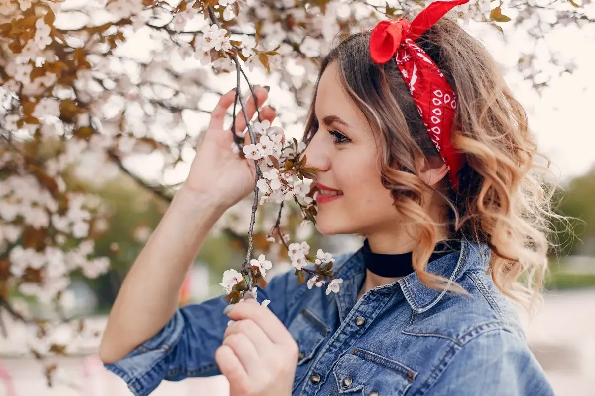 Spring Hair Trends 2026 - A beautiful girl facing flowing in spring